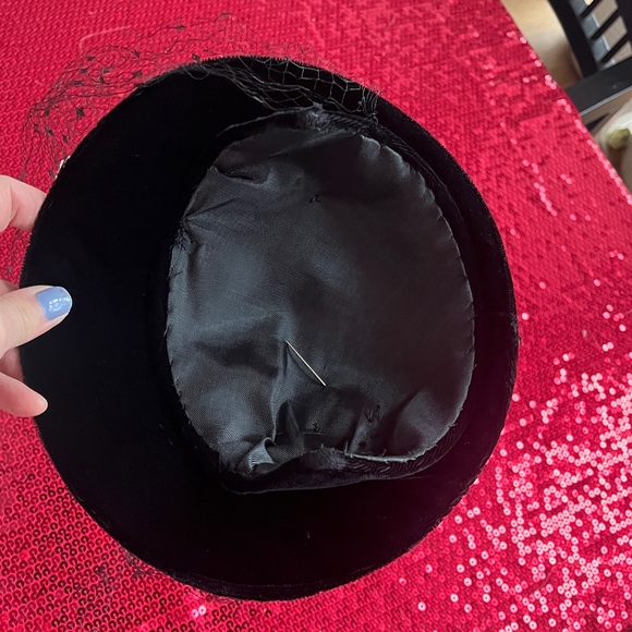 Vintage Black Hat with Cream Crochet Detail - Picture 4 of 5